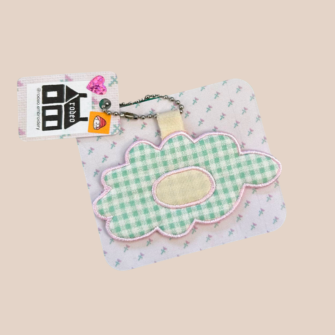 ditsy daisies ~ handmade keychains