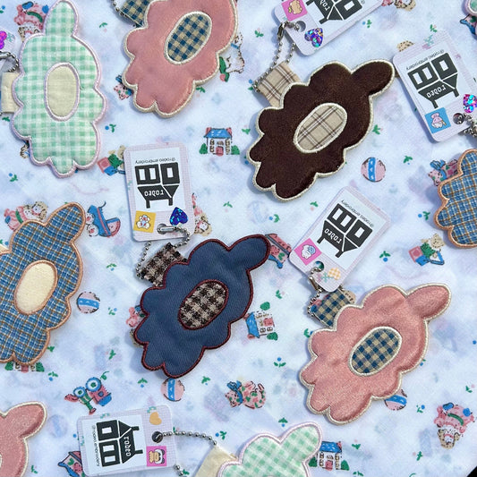 ditsy daisies ~ handmade keychains